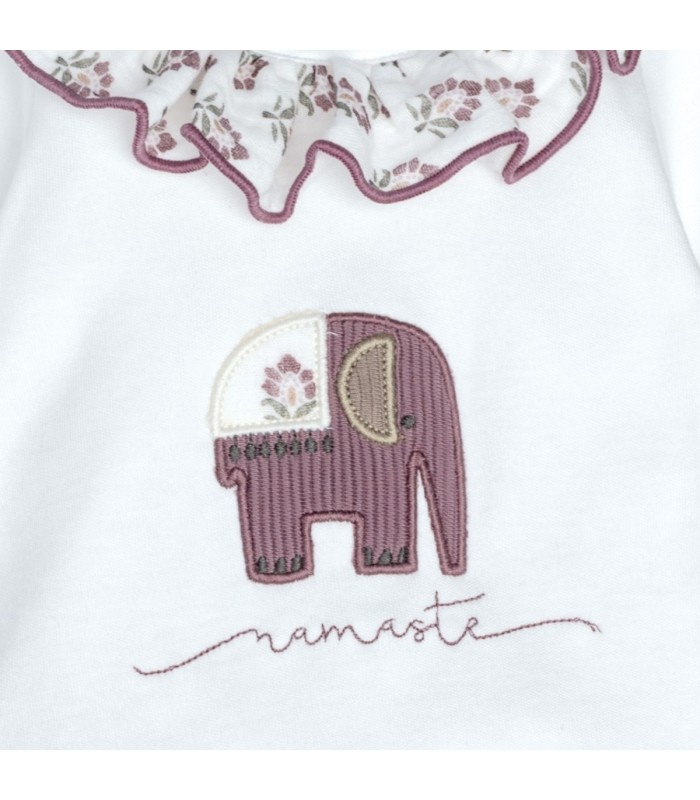 Detalle del Conjunto Polaina bebé berenjena algodón canalé cuello bordado floral
