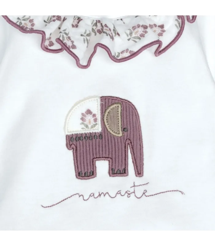 Detalle del Conjunto Polaina bebé berenjena algodón canalé cuello bordado floral