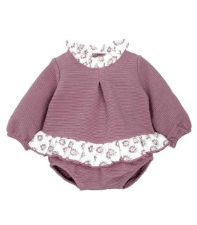 Conjunto Pololo bebé berenjena canalé volante floral tejido suave invierno en fondo blanco