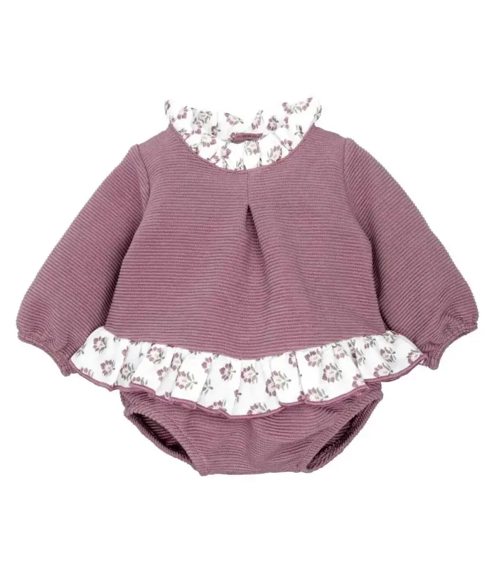 Conjunto Pololo bebé berenjena canalé volante floral tejido suave invierno en fondo blanco