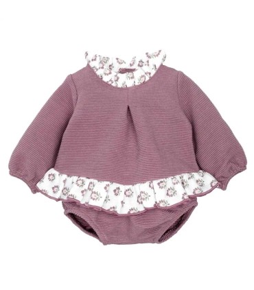 Conjunto Pololo bebé berenjena canalé volante floral tejido suave invierno en fondo blanco