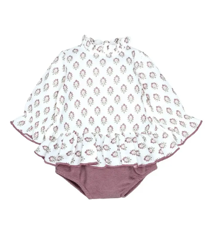 Jesusito bebé berenjena algodón estampado floral volante suave invierno en fondo blanco