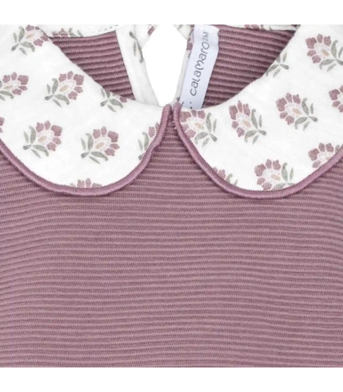 Detalle del cuello del Conjunto Sport bebé berenjena canalé algodón cuello floral volante invierno