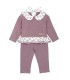 Conjunto Sport bebé berenjena canalé algodón cuello floral volante invierno sobre fondo blanco