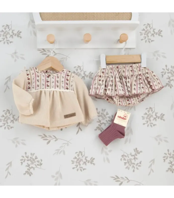 Conjunto Pololo bebé arena algodón blusa textura suave con canesú floral y pololo estampado