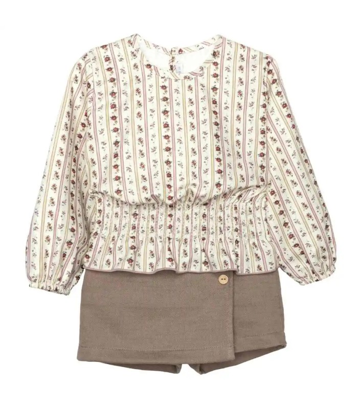 Conjunto niña arena algodón blusa floral rayas verticales con falda pantalón lisa reciclada en fondo blanco