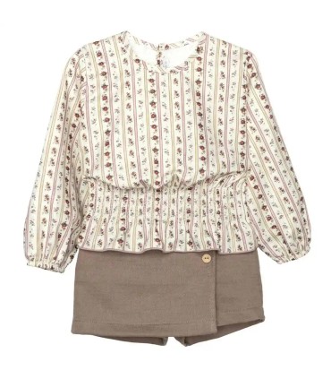Conjunto niña arena algodón blusa floral rayas verticales con falda pantalón lisa reciclada en fondo blanco