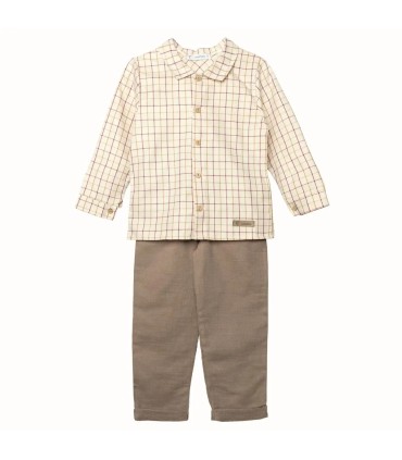 Conjunto niño arena camisa cuadros algodón pantalón liso reciclado look invierno elegante en fondo grande