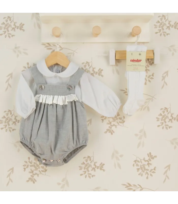 Conjunto Peto bebé gris con puntilla algodón camisa blanca textura suave invierno elegante