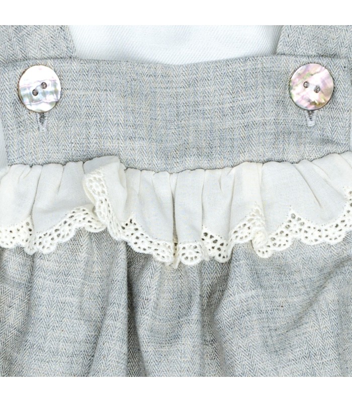Detalles del Conjunto Peto bebé gris con puntilla algodón camisa blanca textura suave invierno elegante