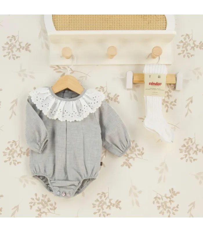 Pelele bebé gris algodón cuello bordado inglés calado textura suave invierno elegante