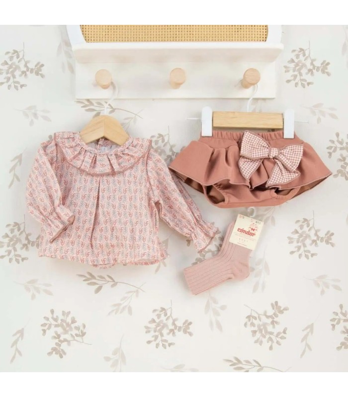 Conjunto Pololo bebé rosa viejo algodón blusa estampada cuello volante y pololo con lazo