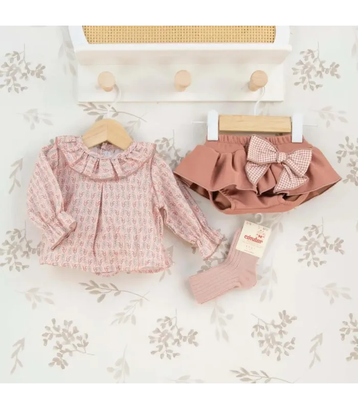 Conjunto Pololo bebé rosa viejo algodón blusa estampada cuello volante y pololo con lazo