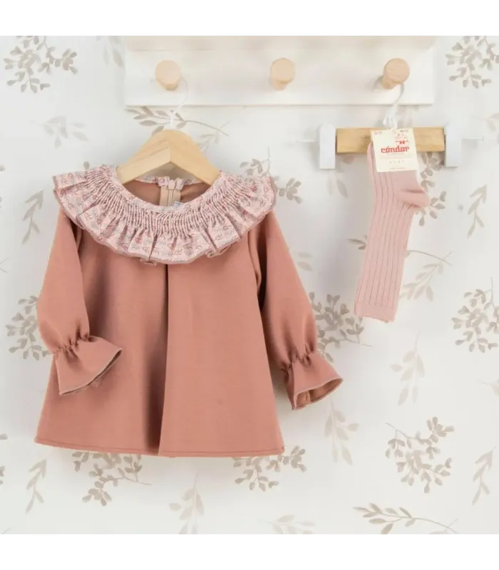 Vestido bebé rosa viejo tejido suave cuello estampado volante mangas acampanadas detalle elegante