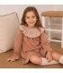 Niña con el Vestido bebé rosa viejo tejido suave cuello estampado volante mangas acampanadas detalle elegante