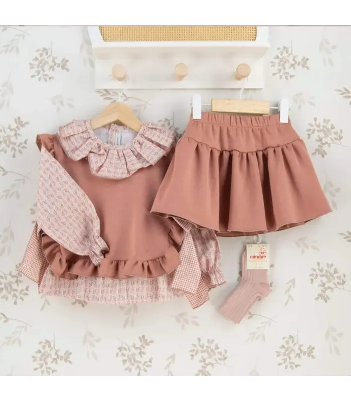 Conjunto niña rosa viejo blusa estampada chaleco volantes y falda tejido suave elegante
