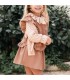 Niña vestida con el Conjunto niña rosa viejo blusa estampada chaleco volantes y falda tejido suave elegante