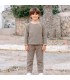 Niño con el conjunto sport bebé topo algodón canalé sudadera botones y pantalón textura suave