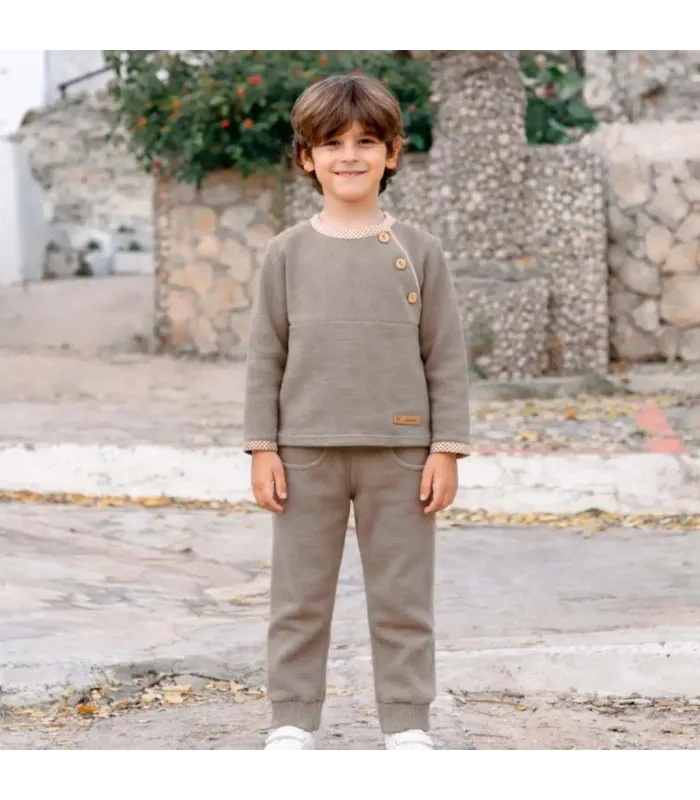 Niño con el conjunto sport bebé topo algodón canalé sudadera botones y pantalón textura suave