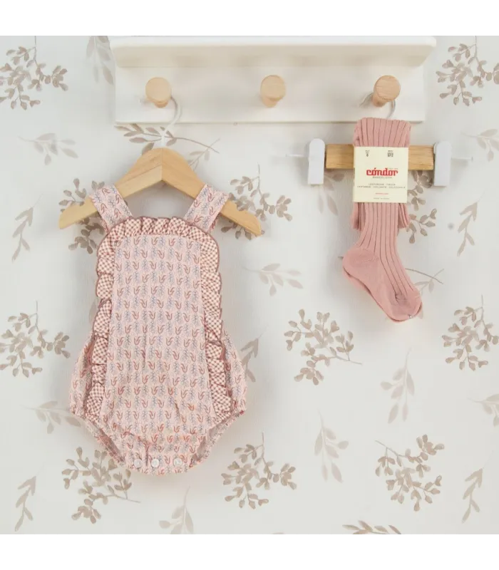 Peto bebé rosa viejo algodón estampado con volantes laterales tirantes textura suave