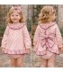niña con Jesusito bebé rosa empolvado algodón con volante vichy y estampado delicado detalle invierno