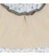 Detalle del conjunto polaina bebé crudo cuello volante estampado ribete celeste tejido punto invierno