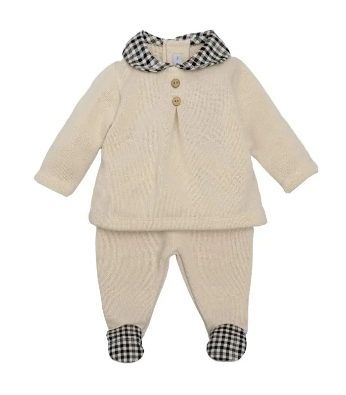 Conjunto Polaina bebé crudo cuello vichy botones tejido punto invierno en fondo blanco
