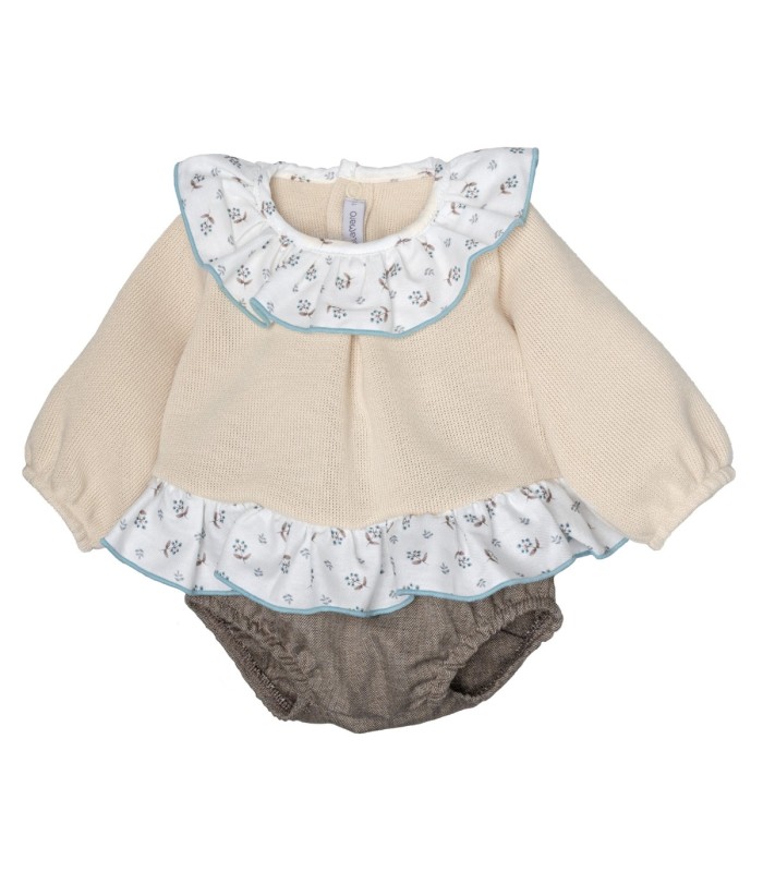 Conjunto Pololo bebé crudo volante cuello estampado ribete celeste pololo algodón invierno en fondo blanco