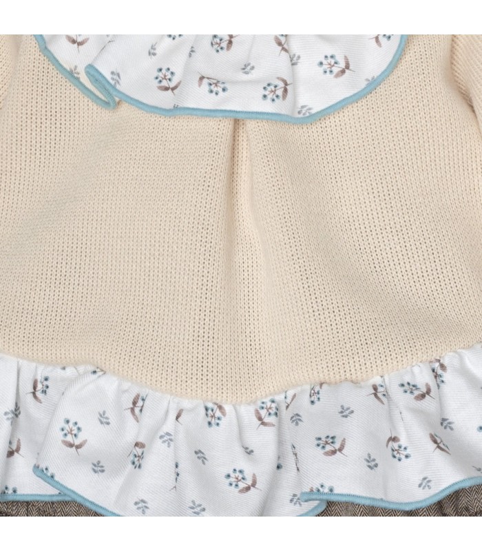 Detalles del diseño del conjunto pololo bebé crudo volante cuello estampado ribete celeste pololo algodón invierno