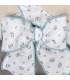 Detalle de la parte trasera del conjunto pololo bebé crudo volante cuello estampado ribete celeste pololo algodón invierno