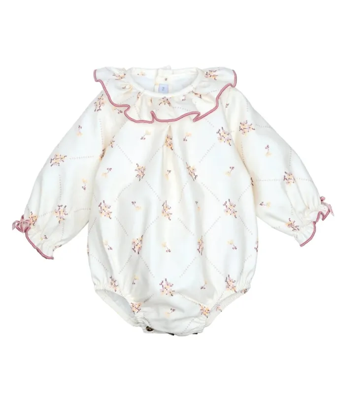 Pelele bebé nude floral Calamaro Grove invierno rosa empolvado mangas algodón estampado cuello volantes en fondo blanco