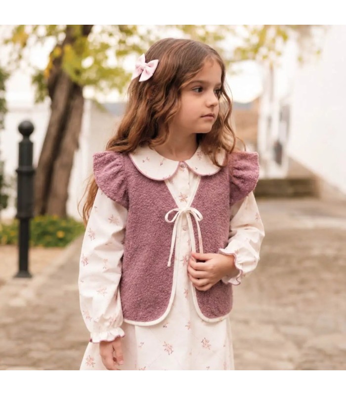 Niña con chaleco niña nude reversible borreguito rosa empolvado algodón floral lazo delantero manga volante parte