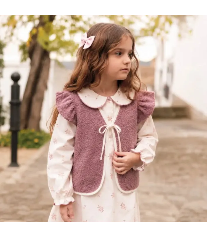Niña con chaleco niña nude reversible borreguito rosa empolvado algodón floral lazo delantero manga volante parte