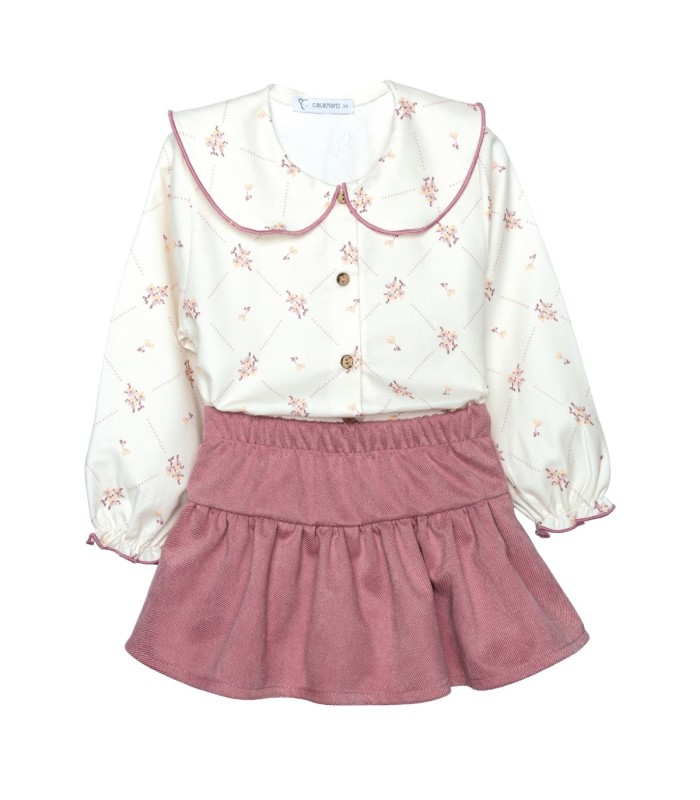 Conjunto Falda niña nude floral blusa algodón estampado flores falda rosa empolvado textura en fondo blanco