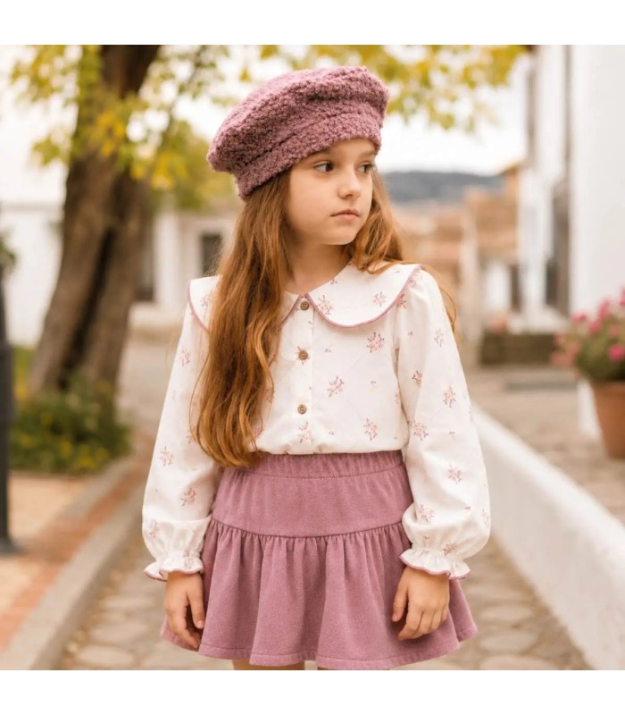 Niña con el conjunto falda niña nude floral blusa algodón estampado flores falda rosa empolvado textura