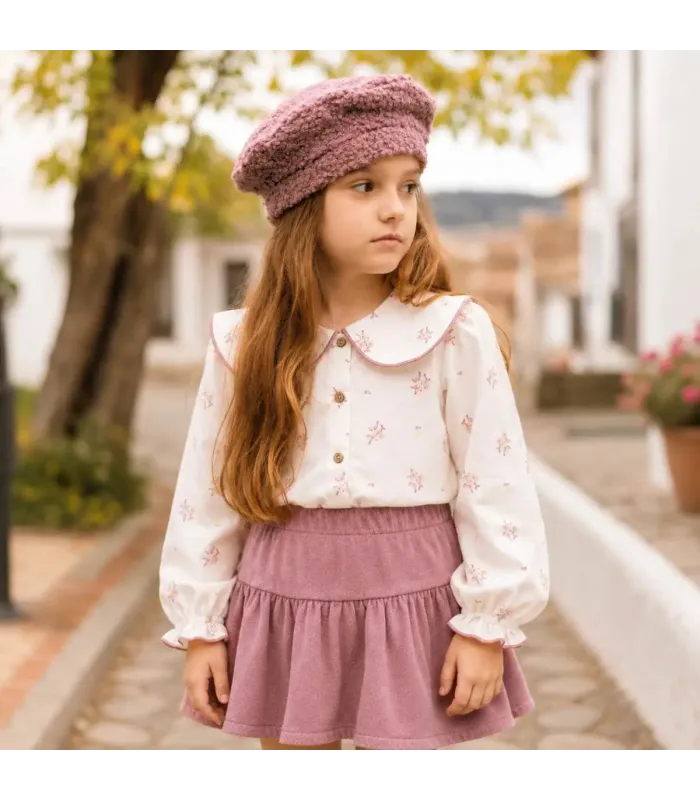 Niña con el conjunto falda niña nude floral blusa algodón estampado flores falda rosa empolvado textura