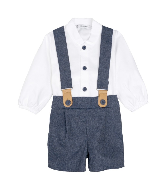 Conjunto Pololo bebé azul tirantes algodón camisa blanca botones detalle elegante sobre fondo blanco