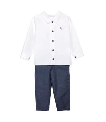 Conjunto Pantalón niño azul camisa blanca algodón botones detalle elegante en fondo blanco