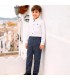 Niño con un conjunto pantalón niño azul camisa blanca algodón botones detalle elegante
