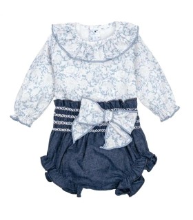 Conjunto Pololo bebé azul invierno algodón blusa estampada volante lazo decorativo en fondo blanco
