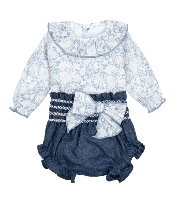 Conjunto Pololo bebé azul invierno algodón blusa estampada volante lazo decorativo en fondo blanco