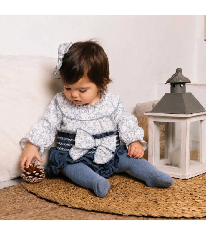 Bebé con el conjunto pololo bebé azul invierno algodón blusa estampada volante lazo decorativo