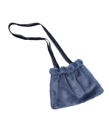 Bolso niña azul invierno tejido aterciopelado asa larga detalle textura elegante en fondo blanco