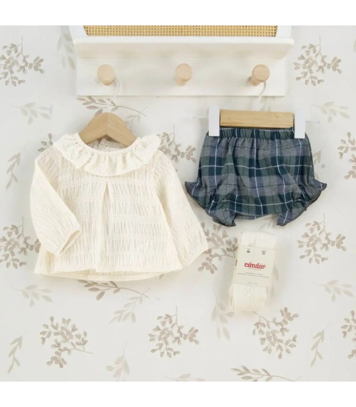 Conjunto Pololo bebé cuadros verde invierno blusa cruda textura labrada cuello volante algodón detalle elegante