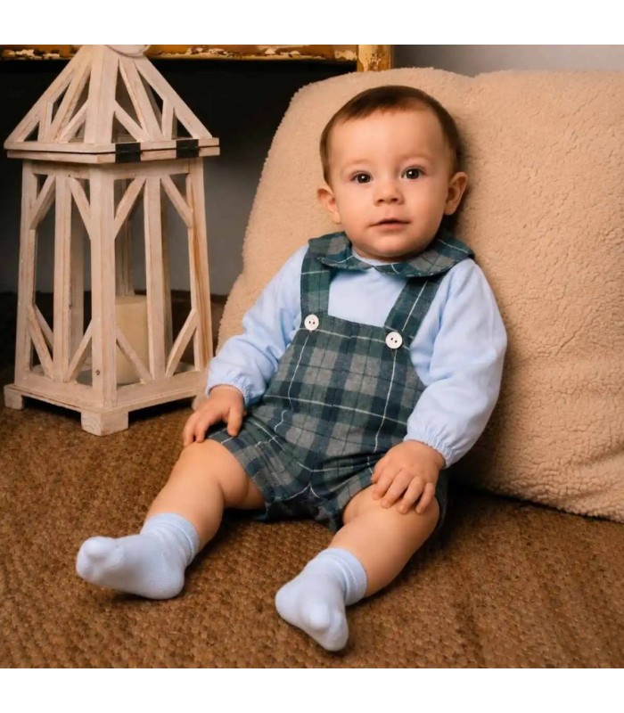 Bebé vestido con el conjunto peto bebé cuadros verde invierno camisa algodón tirantes botones detalle clásico elegante