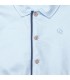 Detalle del conjunto pantalón niño cuadros verde invierno camisa azul algodón botones look clásico elegante