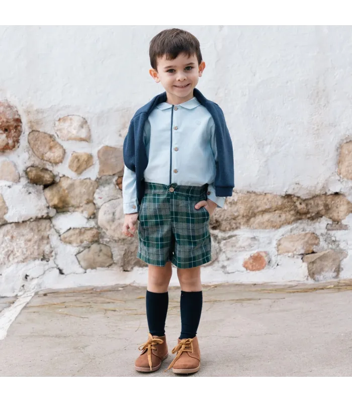 Niño vestido con el conjunto pantalón niño cuadros verde invierno camisa azul algodón botones look clásico elegante