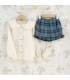 Conjunto Pantalón niña cuadros verde invierno blusa cruda textura labrada cuello volante detalle elegante