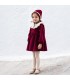 Niña con el vestido niña granate con cuello blanco de puntilla manga larga tejido suave elegante invierno