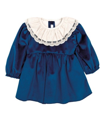Vestido niña azul marino con cuello blanco de puntilla manga larga tejido suave elegante invierno en fondo blanco
